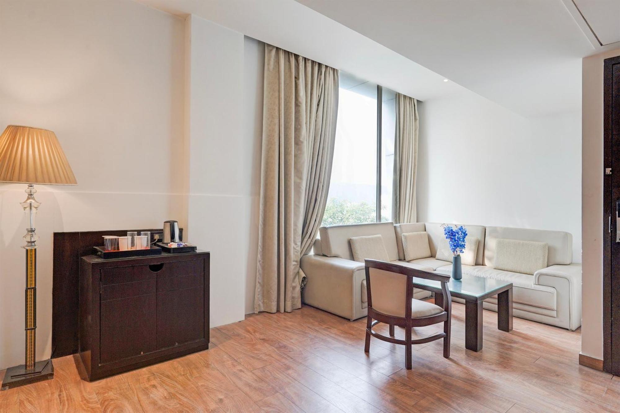 Townhouse Oak Agra Near Sultanganj Puliya Formerly Bb Grand المظهر الخارجي الصورة